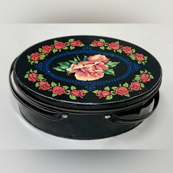 Early Mid Century Vintage Rose Floral Pattern Metal Lidded Handled Biscuit Tin - Picture 12 of 16
